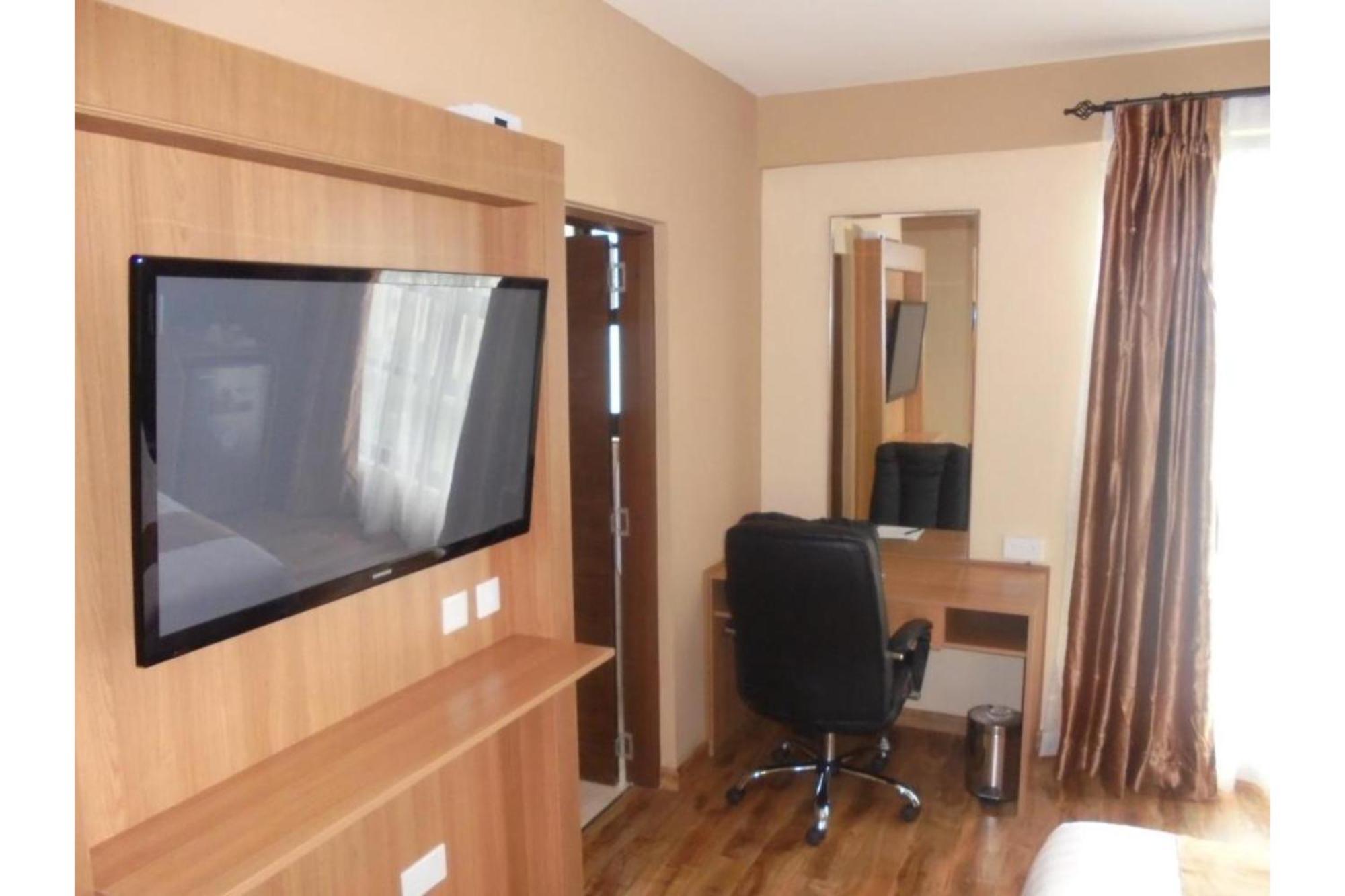 We Hotel & Suites Nairobi Exterior photo